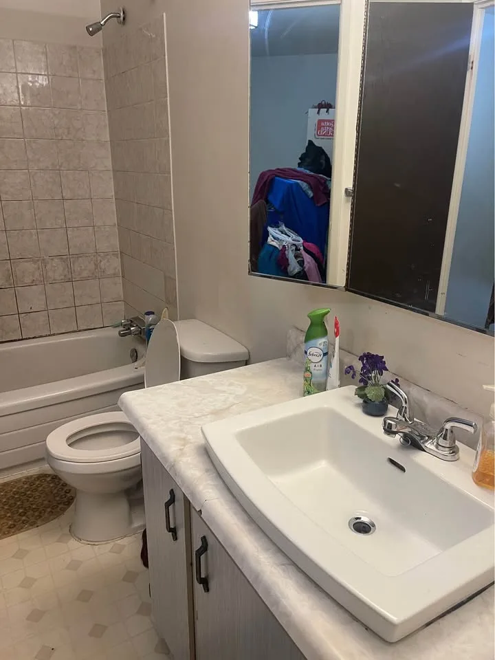 3 Beds 1 Bath - Townhouse image indicator(6)