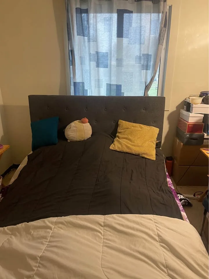 3 Beds 1 Bath - Townhouse image indicator(8)