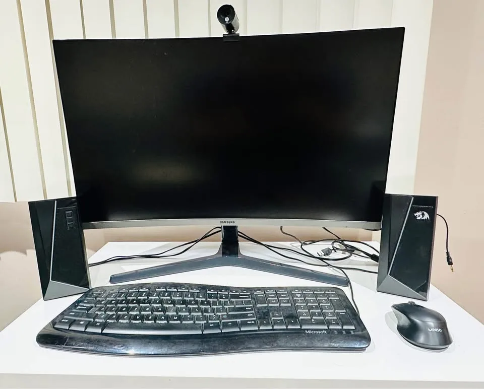 Desktop PC Setup for Sale – Moving Sale image indicator(2)