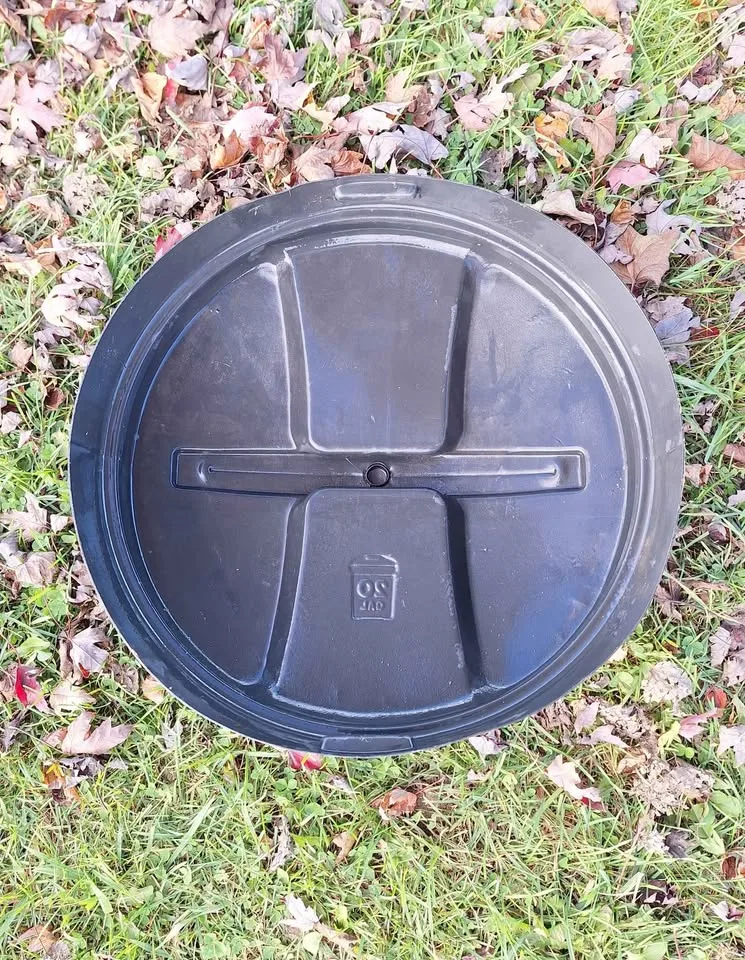 Garbage Can Lid, 20 gallon 🥕 (Kit Cat Club rescue) image indicator(2)