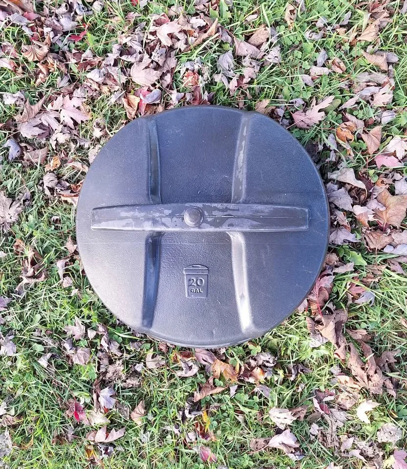 Garbage Can Lid, 20 gallon 🥕 (Kit Cat Club rescue) image indicator(3)