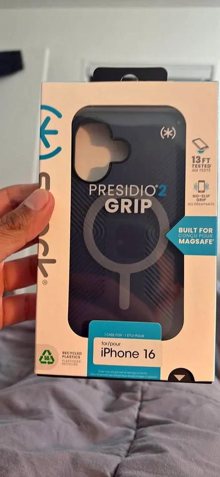 Speck iPhone 16 case 🥕