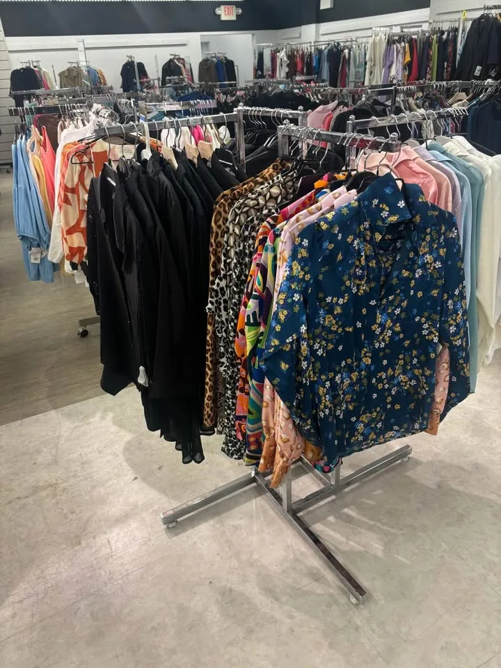 Clothing Rack image indicator(7)