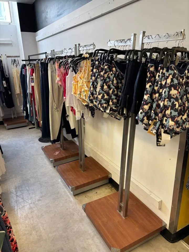 Clothing Rack image indicator(9)