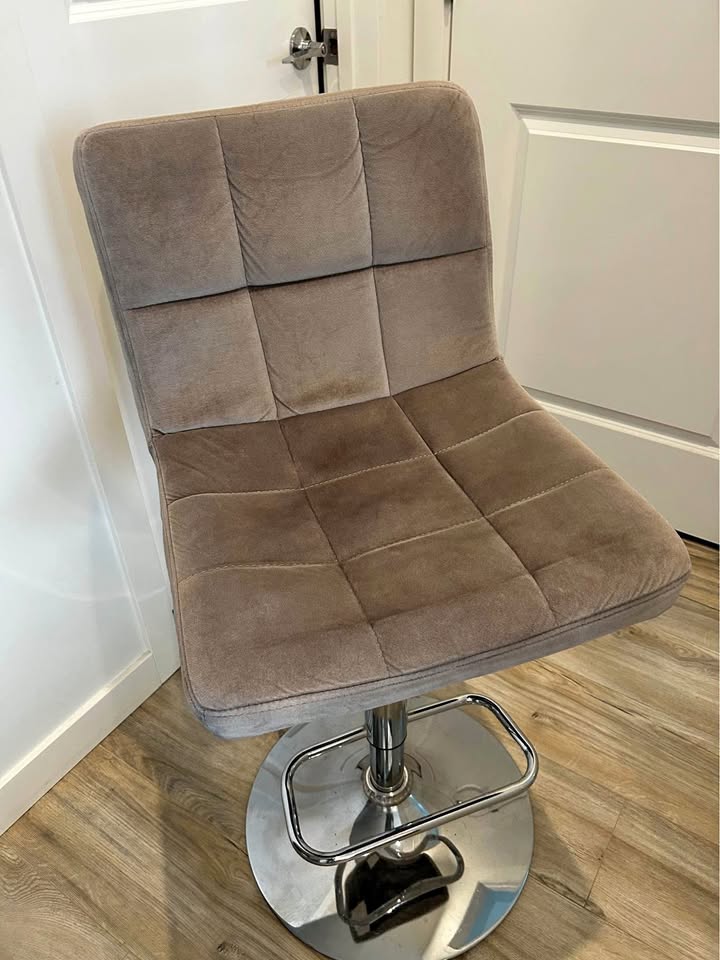 Adjustable Height Bar Stool