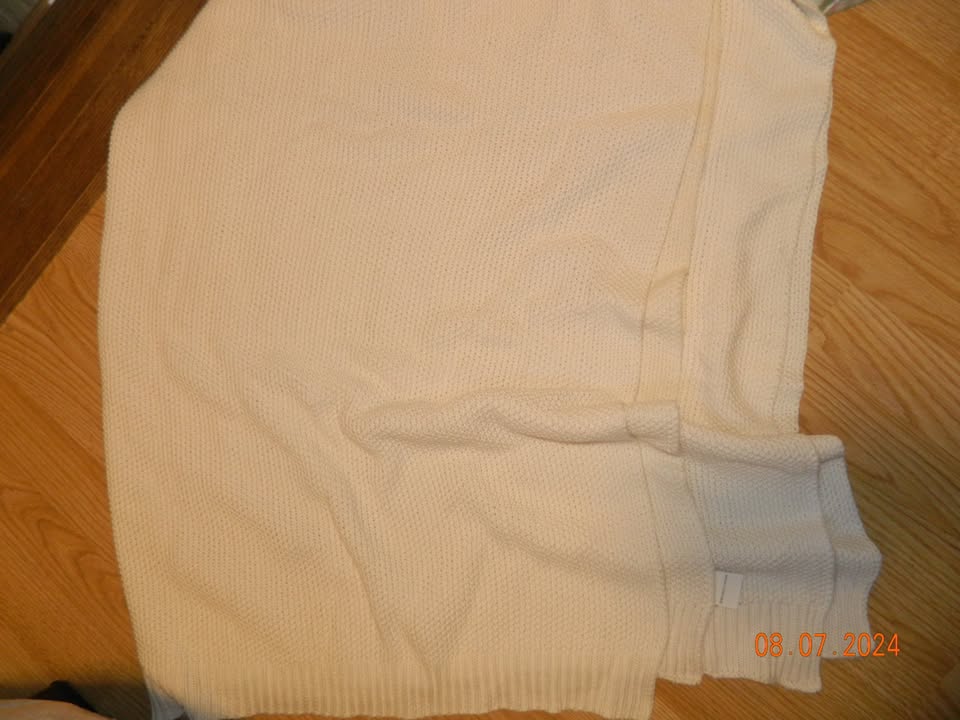 🥕DISTINCTLY HOME(the bay) knit throw...like new..approx 55"x68"