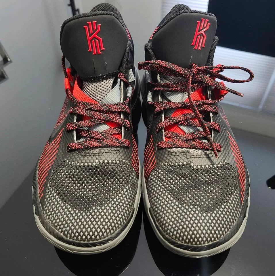 NIKE basketball Shoes (size 7.5 US ) image indicator(3)