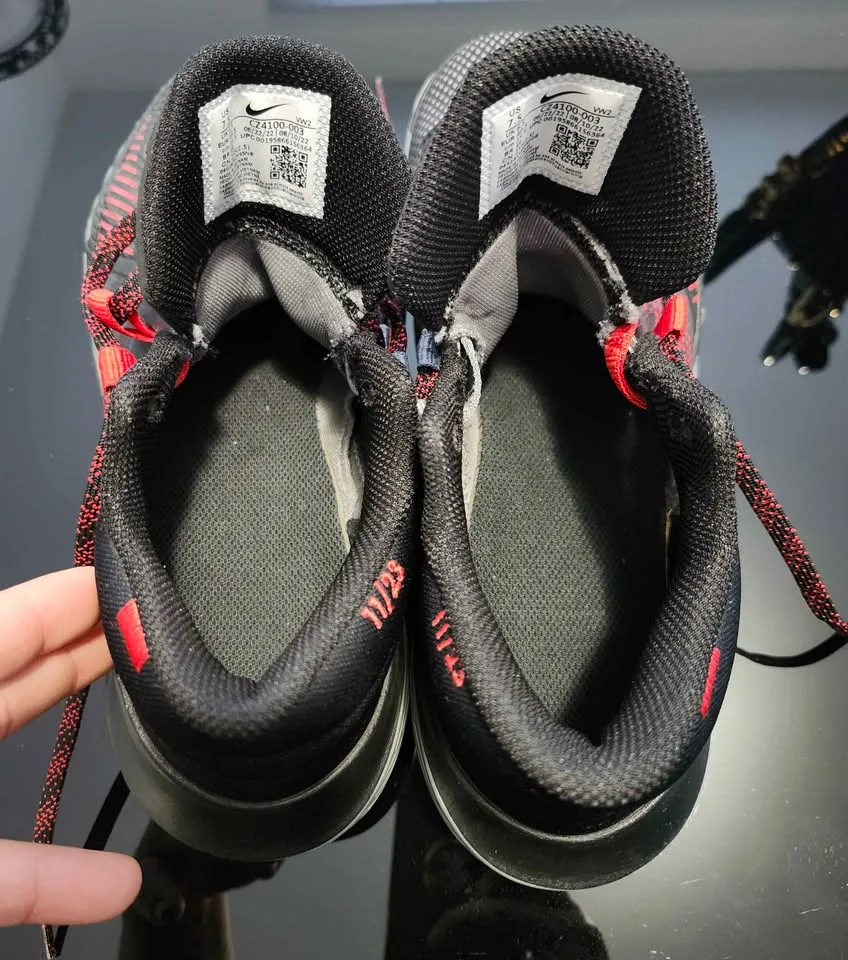 NIKE basketball Shoes (size 7.5 US ) image indicator(5)