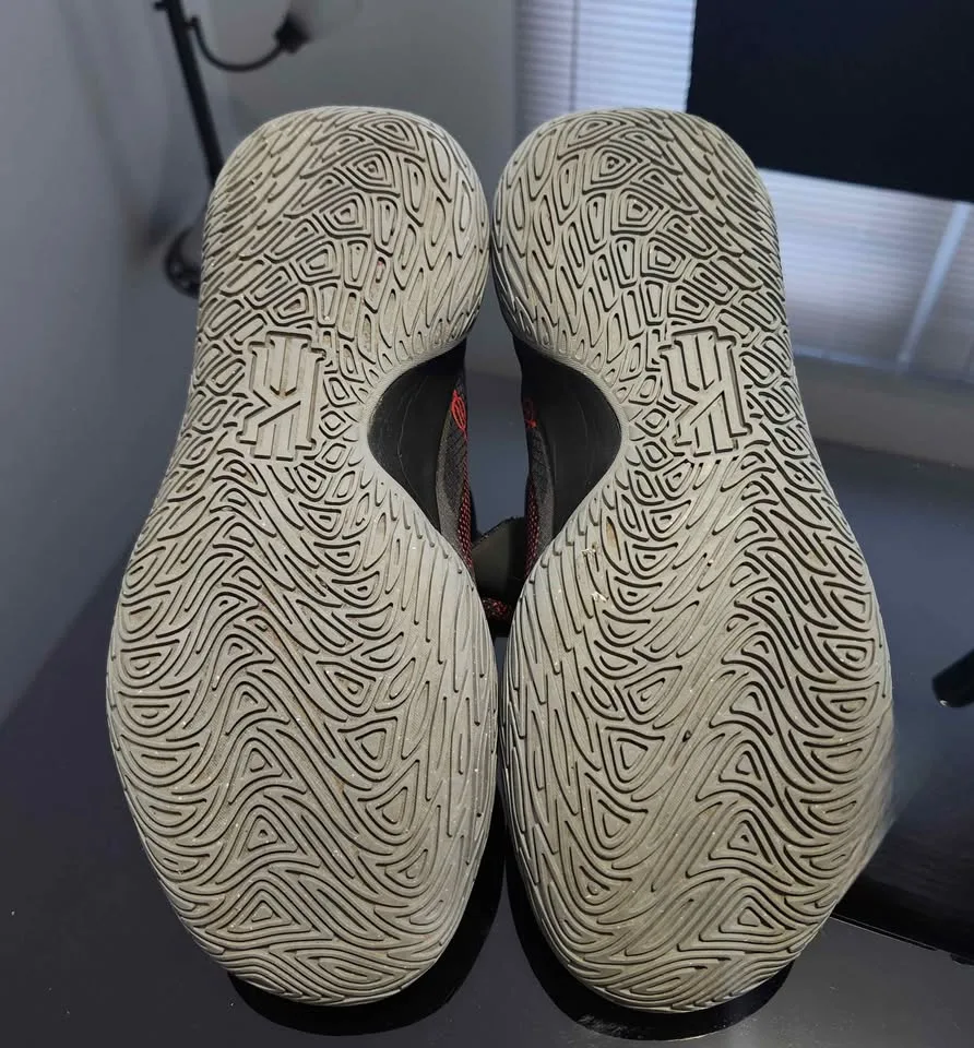 NIKE basketball Shoes (size 7.5 US ) image indicator(7)