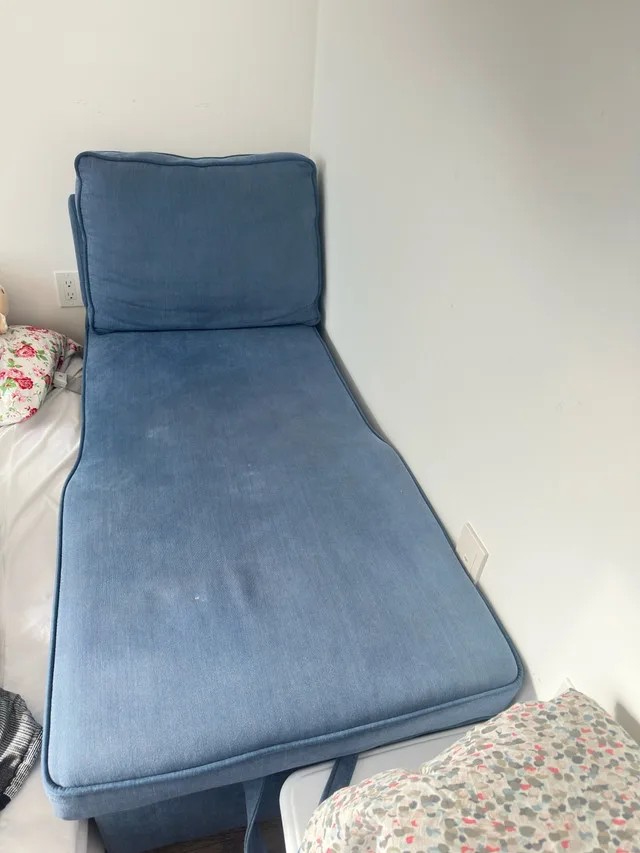 Selling a stylish built-in storage compar thumbnail