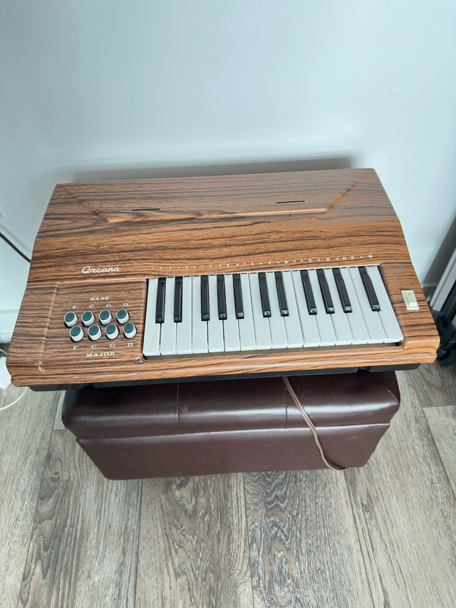 Orcana M-10R Vintage Keyboard