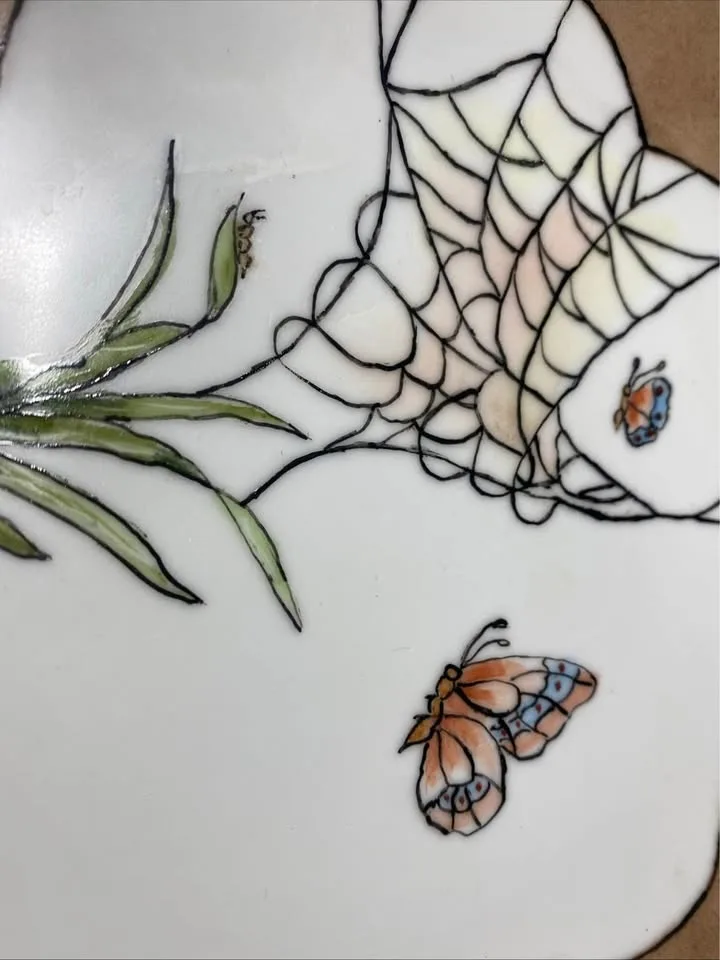 Hand Pained Butterfly Plate Beige and White By I.E. Evan’s 1987 image indicator(2)