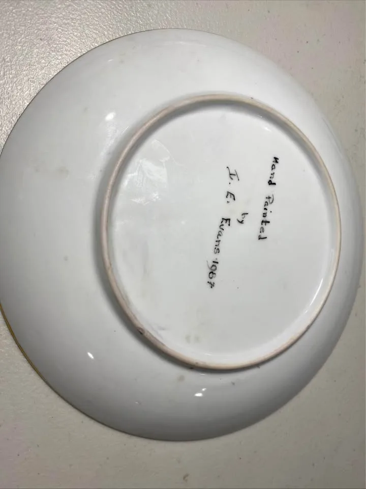 Hand Pained Butterfly Plate Beige and White By I.E. Evan’s 1987 image indicator(3)