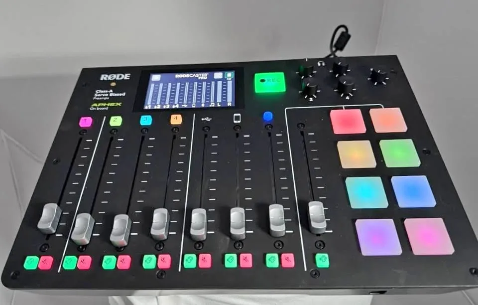RODECASTER PRO