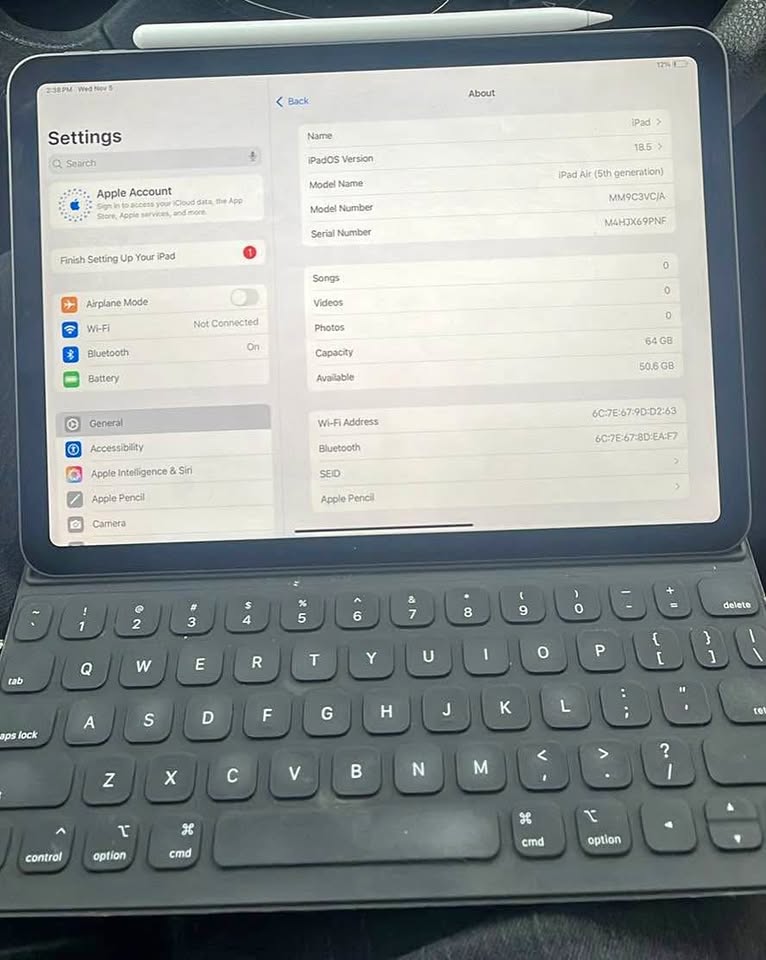 iPad Air 5th Gen w/ Pencil & Keyboard