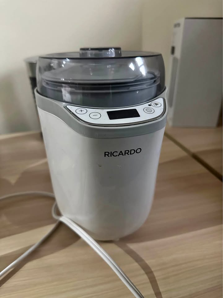 Yogurt maker