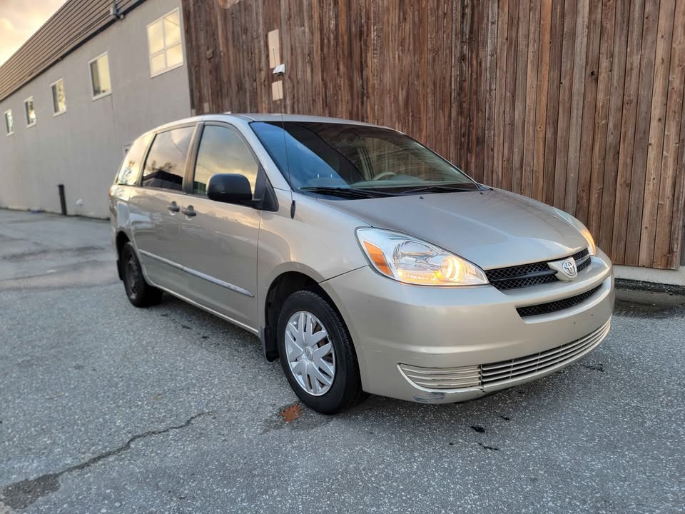 2005 Toyota Sienna - photo 2