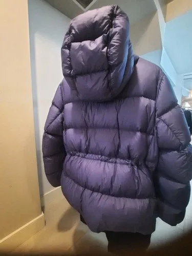 Lululemon Featherweight Jacket image indicator(2)