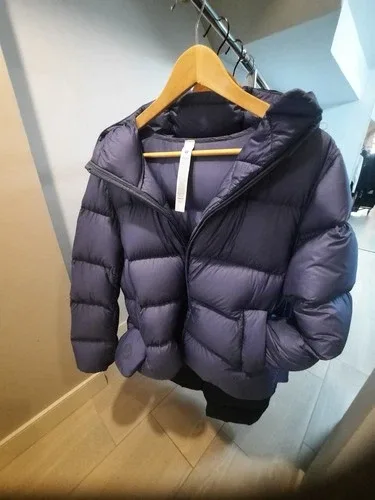 Lululemon Featherweight Jacket image indicator(3)