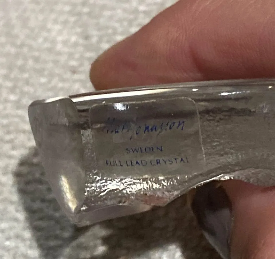 Swedish crystal squirrel paperweight! Signed Mats Jonasson image indicator(4)