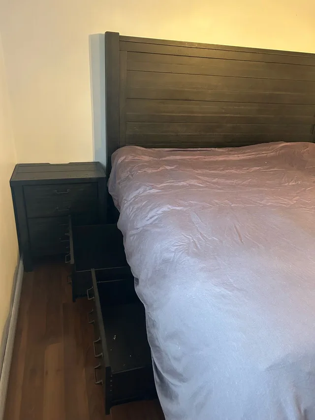 King Bedroom set - Ashley Furniture 🥕 image indicator(3)