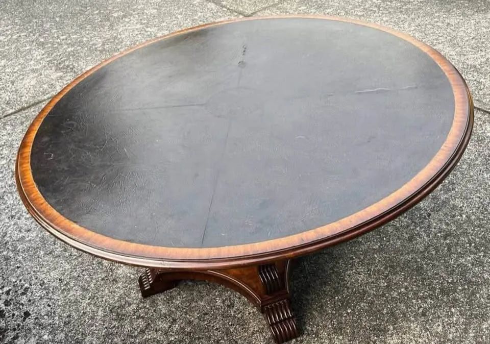 Round Pedestal Table image indicator(3)