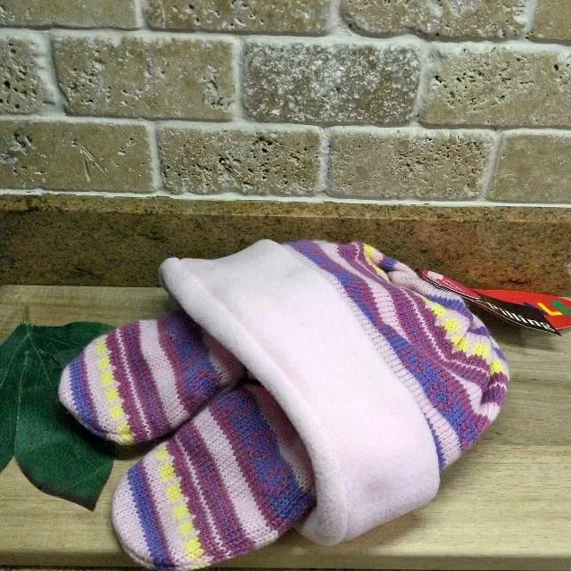 BNWT HAT & MITTENS SET - 2-3X thumbnail