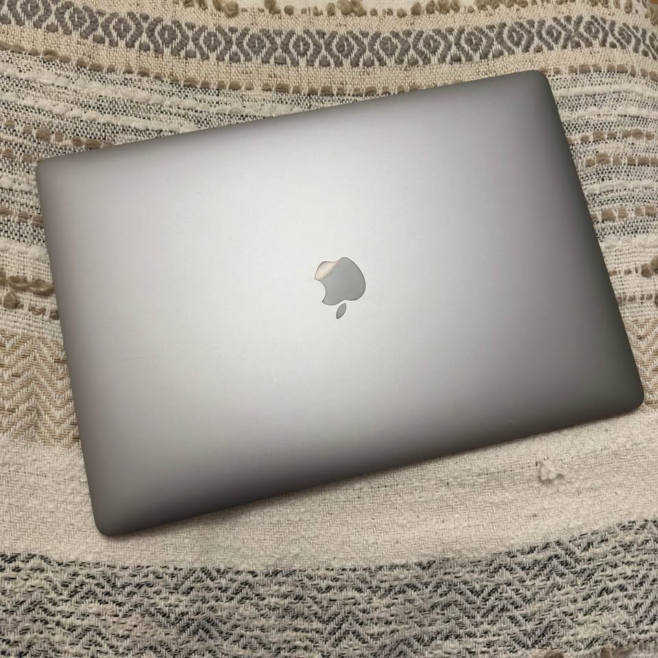 Apple MacBook Pro 2018 - 15" - i7 16/512 GB - Space Grey - photo 2