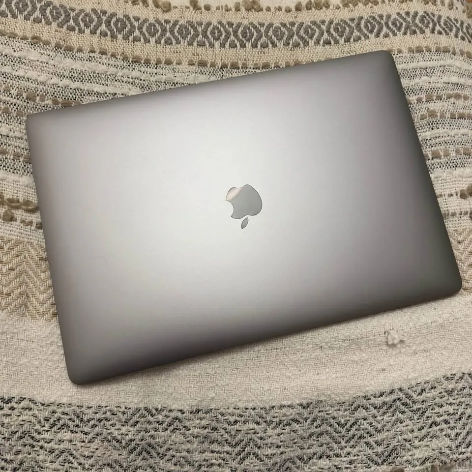 Apple MacBook Pro 2018 - 15" - i7 16/512 GB - Space Grey image indicator(2)