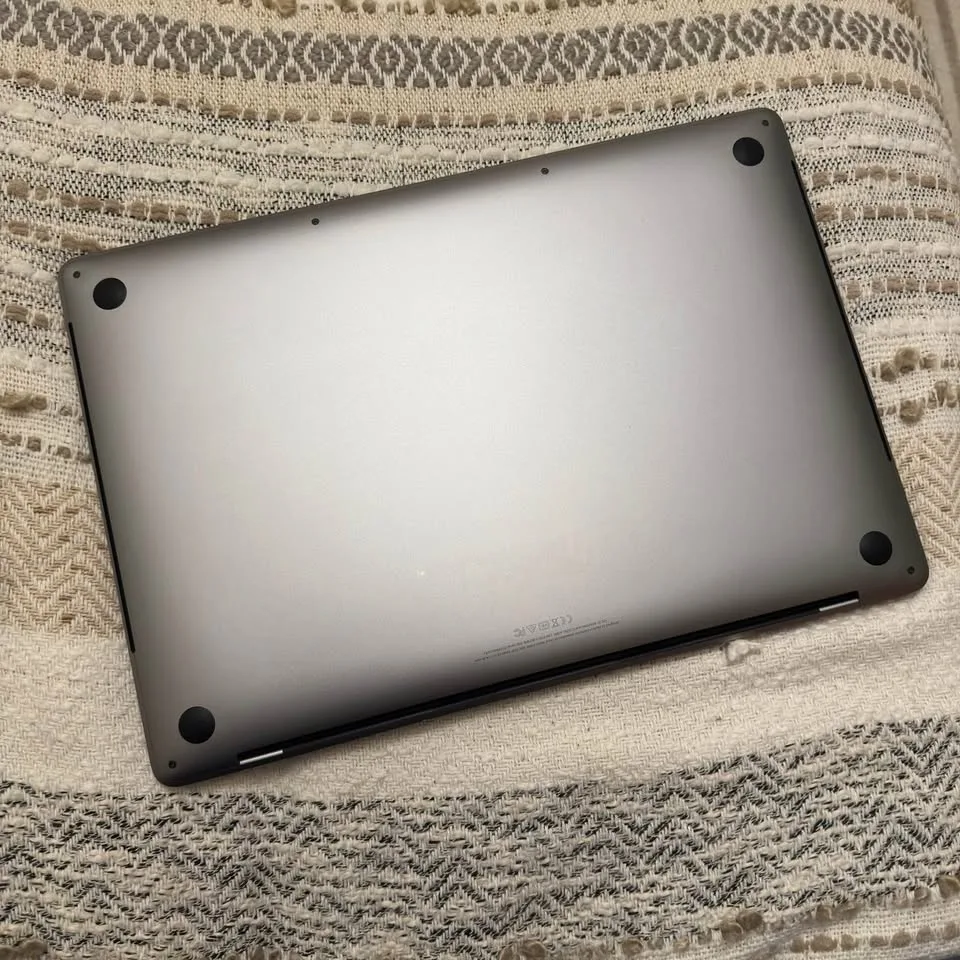 Apple MacBook Pro 2018 - 15" - i7 16/512 GB - Space Grey image indicator(3)