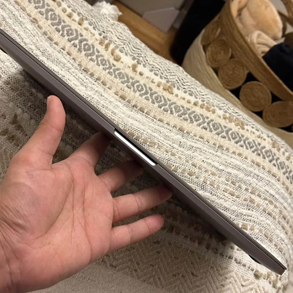 Apple MacBook Pro 2018 - 15" - i7 16/512 GB - Space Grey image indicator(6)