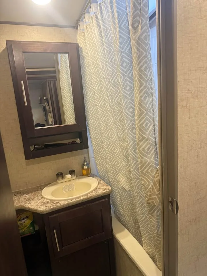 2017 Forest River surveyor 295QBLE image indicator(10)