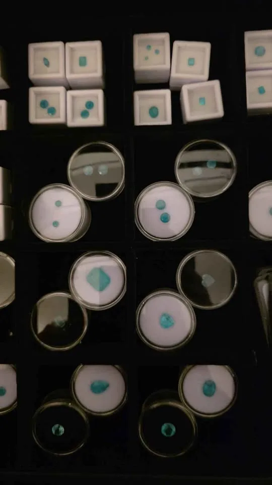 Colombian esmeralds image indicator(2)