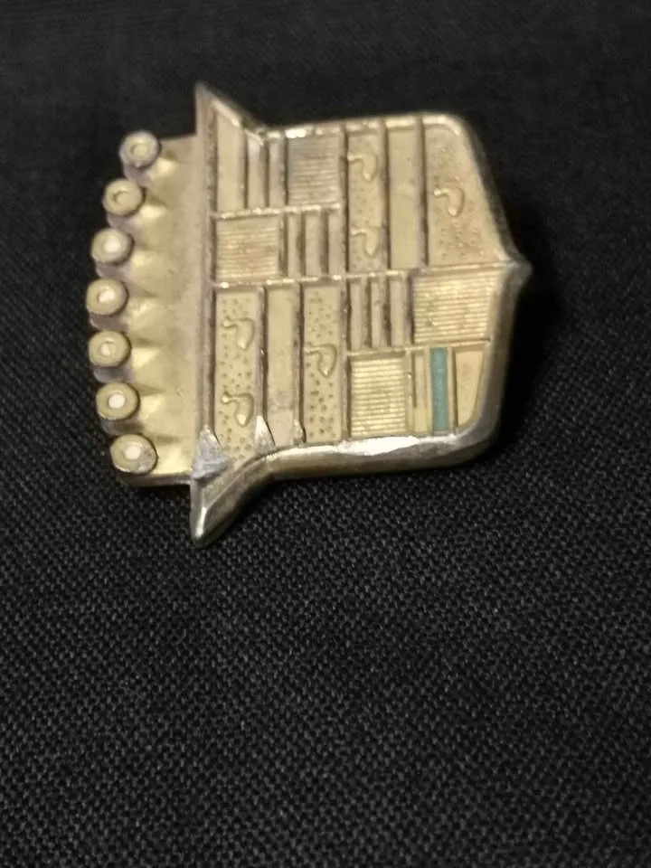 Metal Cadillac Logo ~ Vintage Antique Wheel Part image indicator(7)