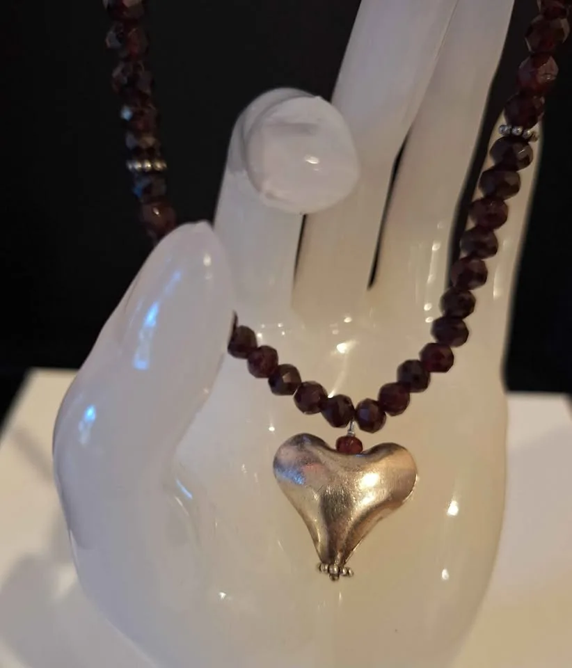 Vintage Beautiful Sterling Silver 925 Red Garnet Necklace Hear image indicator(2)