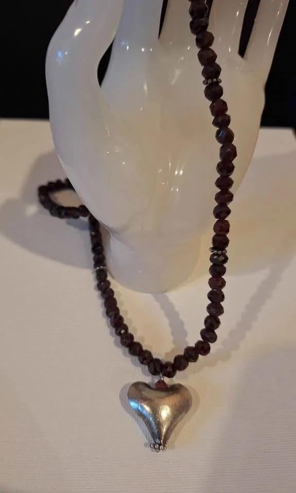 Vintage Beautiful Sterling Silver 925 Red Garnet Necklace Hear image indicator(4)