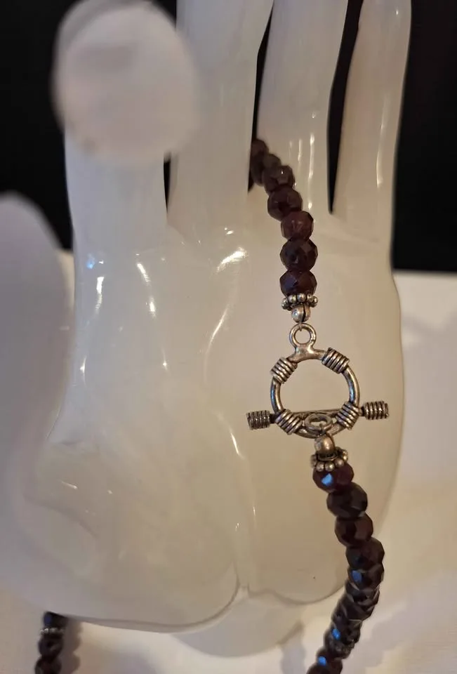 Vintage Beautiful Sterling Silver 925 Red Garnet Necklace Hear image indicator(5)