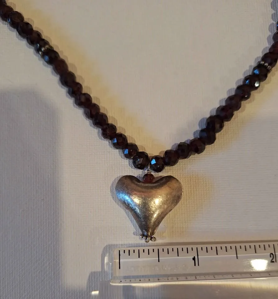Vintage Beautiful Sterling Silver 925 Red Garnet Necklace Hear image indicator(9)