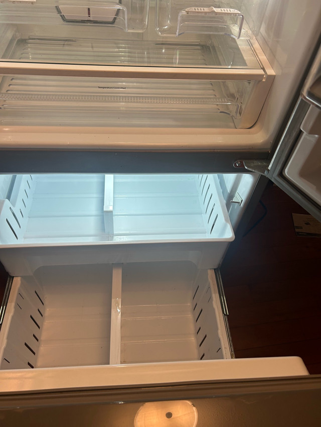 KitchenAid 30" FrenchDoor fridge with Water Dispenser - photo 3
