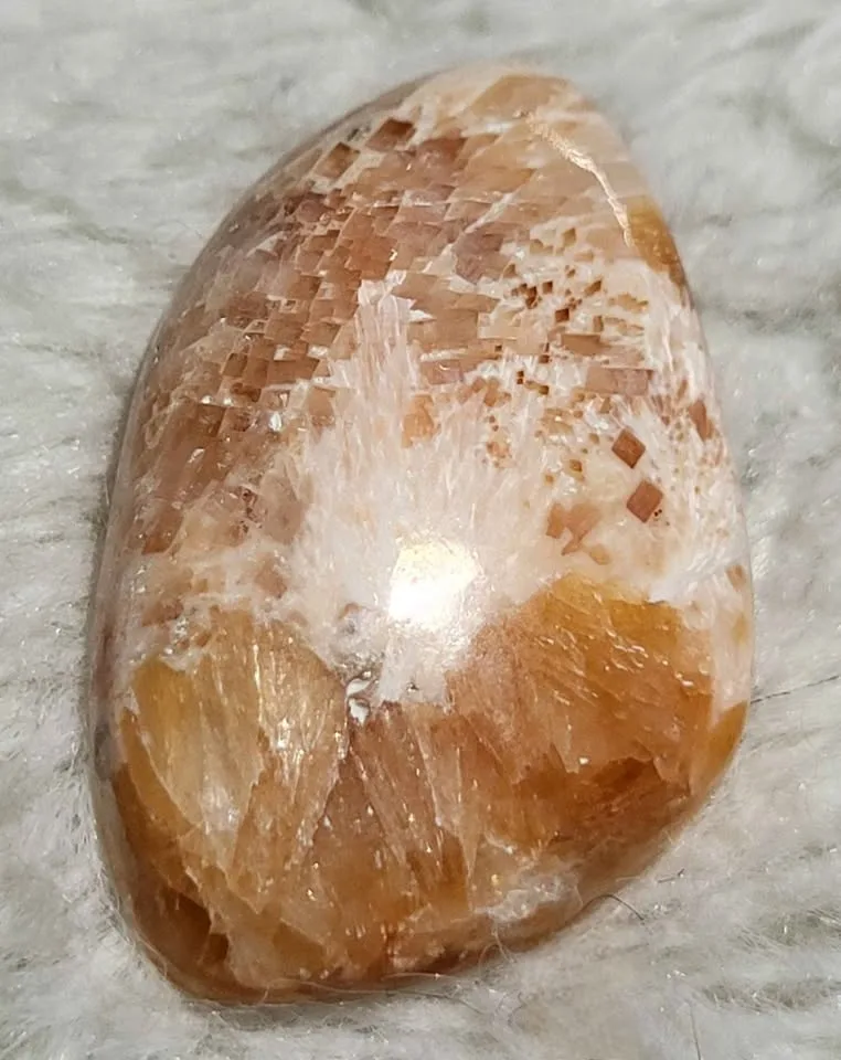 Pink Scolecite Cabochon image indicator(2)