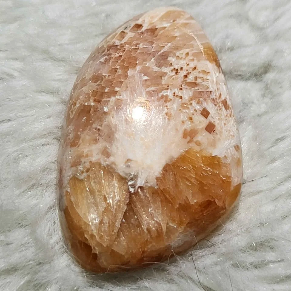 Pink Scolecite Cabochon image indicator(3)