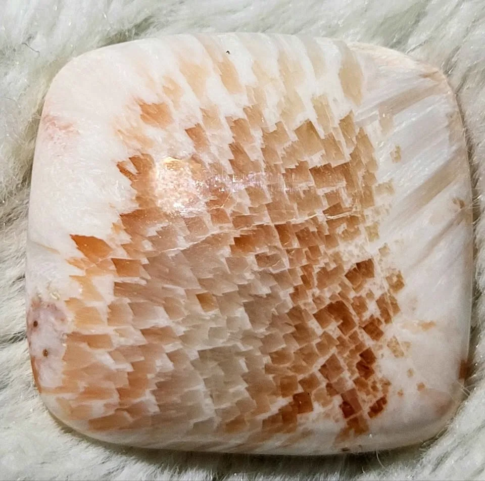 Pink Scolecite crystal Cabochon image indicator(2)