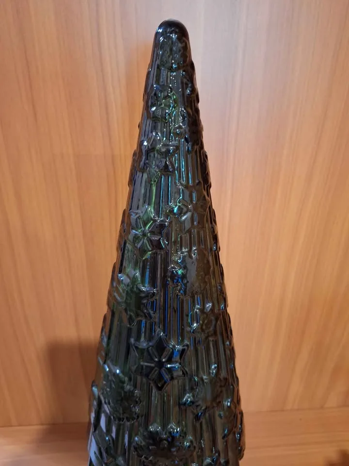Vidrios San Miguel Green Glass Christmas Tree image indicator(2)