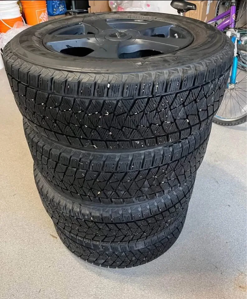 225/65/r17 Bridgestone Blizzak Winter Tires on Rims – $1,400 image indicator(2)