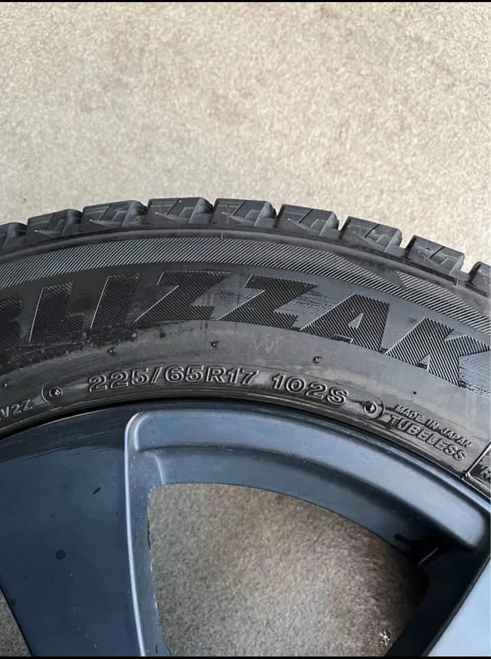 225/65/r17 Bridgestone Blizzak Winter Tires on Rims – $1,400 image indicator(3)