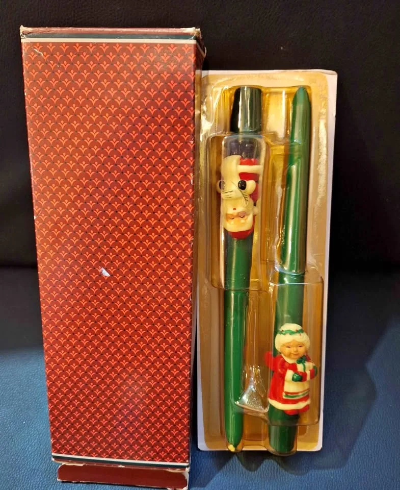 VINTAGE NEW AVON TAPER CANDLE MR AND MRS SANTA CLAUE  10" TALL O