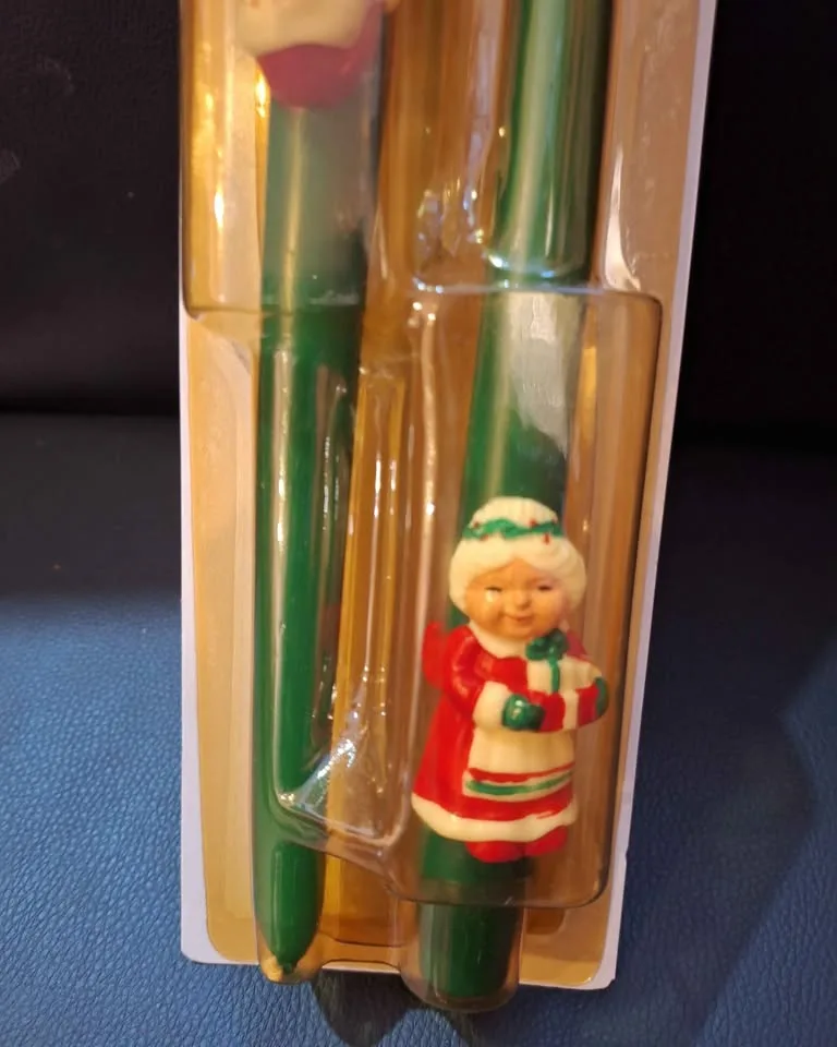 VINTAGE NEW AVON TAPER CANDLE MR AND MRS SANTA CLAUE  10" TALL O image indicator(2)