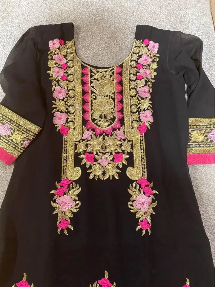 Beautiful 😍 Georgette suit with heavy pearl work sharara, heavy image indicator(2)