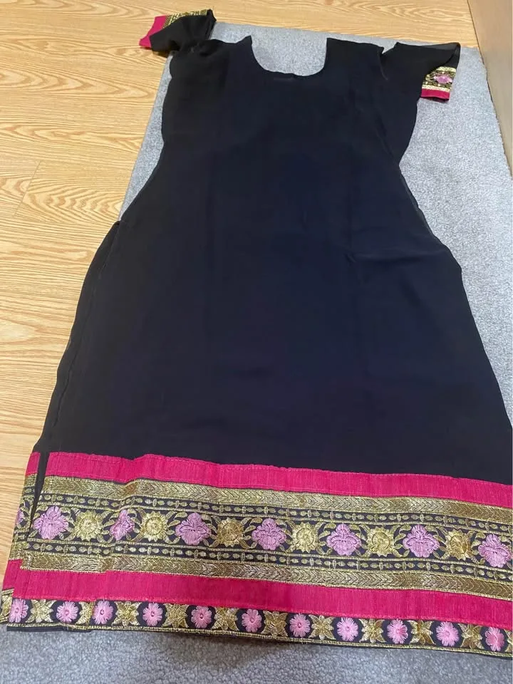 Beautiful 😍 Georgette suit with heavy pearl work sharara, heavy image indicator(5)