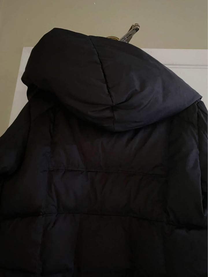 Beautiful 😍 women’s Calvin Klein 60% duck down 40% waterfowl fea - photo 4